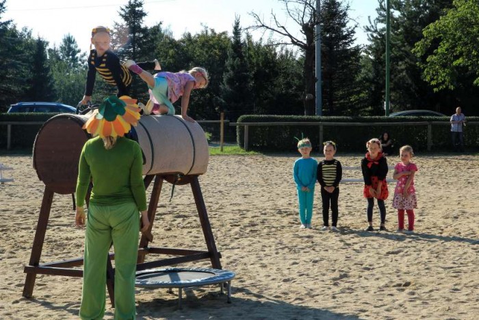 Themenvoltigier-Wettbewerb mit Kostüm auf dem