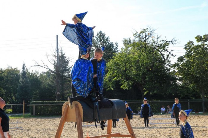 Themenvoltigier-Wettbewerb mit Kostüm auf dem